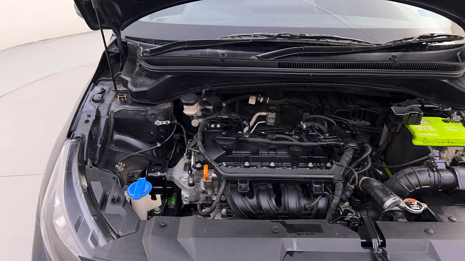 Used 2023 Hyundai i20 Sportz 1.2 IVT Petrol Automatic engine ENGINE RIGHT SIDE HINGE & APRON VIEW
