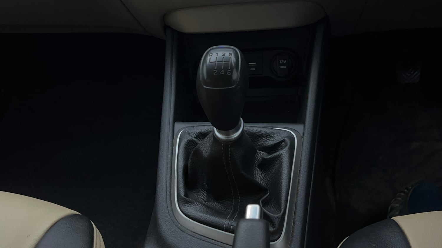 Used 2019 Hyundai Verna EX 1.4 VTVT Petrol Manual interior GEAR  KNOB VIEW