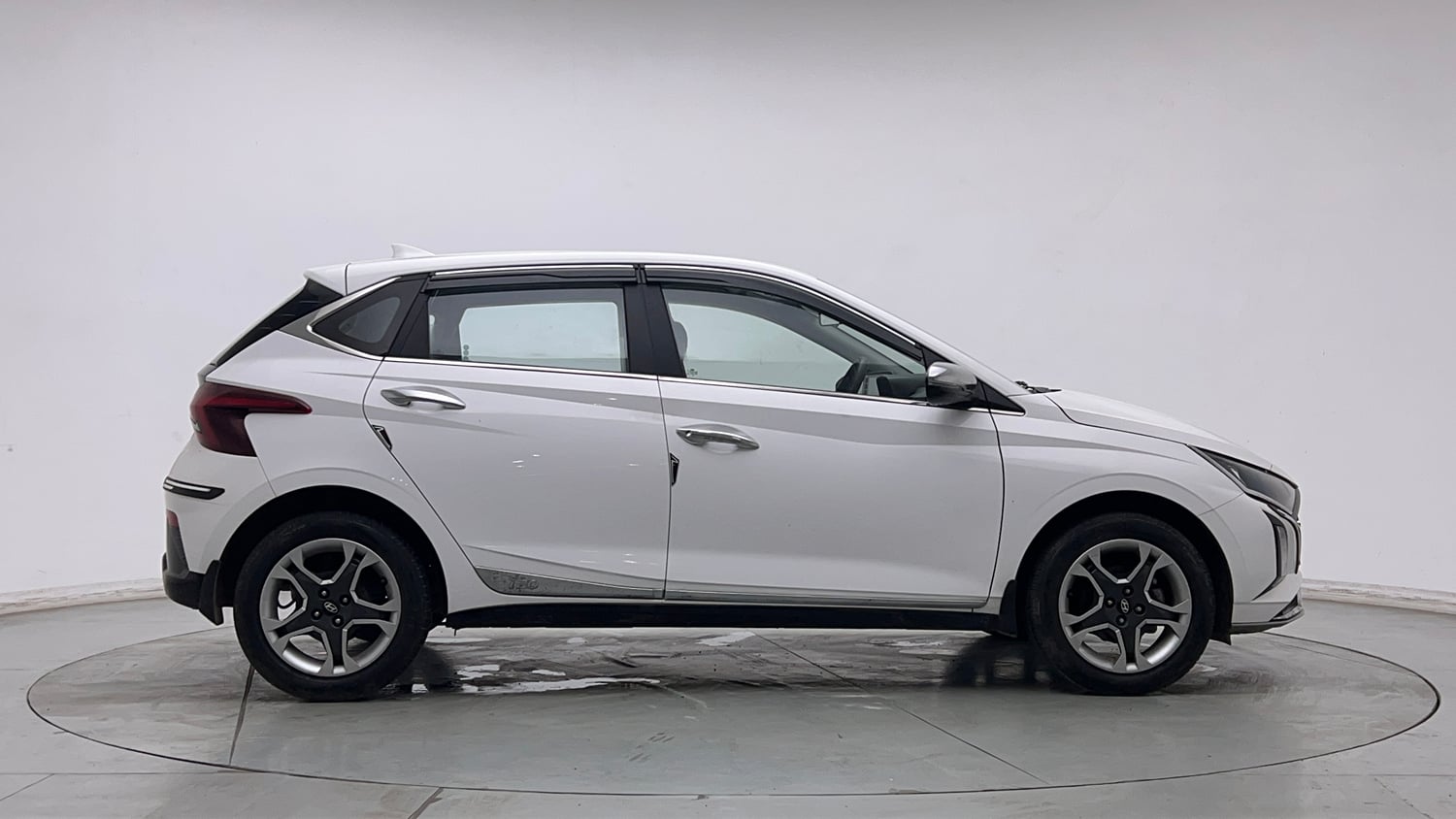 Used 2024 Hyundai New i20 Sportz 1.2 MT Petrol Manual exterior RIGHT SIDE VIEW