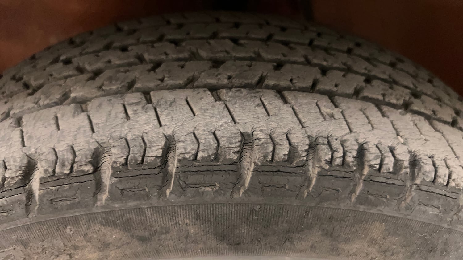 Used 2019 maruti-suzuki Alto K10 VXi (O) AMT Petrol Automatic tyres LEFT FRONT TYRE TREAD VIEW