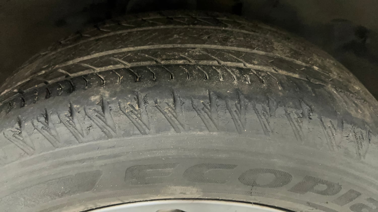 Used 2022 Tata Harrier XZA Plus Dark Edition Diesel Automatic tyres RIGHT FRONT TYRE TREAD VIEW