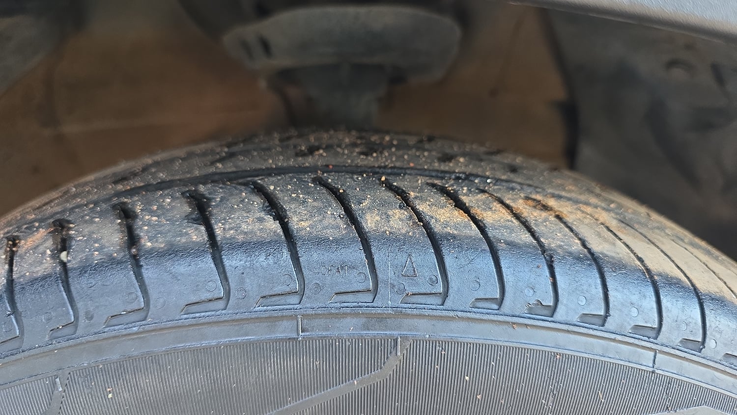 Used 2023 Hyundai Exter SX (O) Connect 1.2 AMT Petrol Automatic tyres RIGHT FRONT TYRE TREAD VIEW