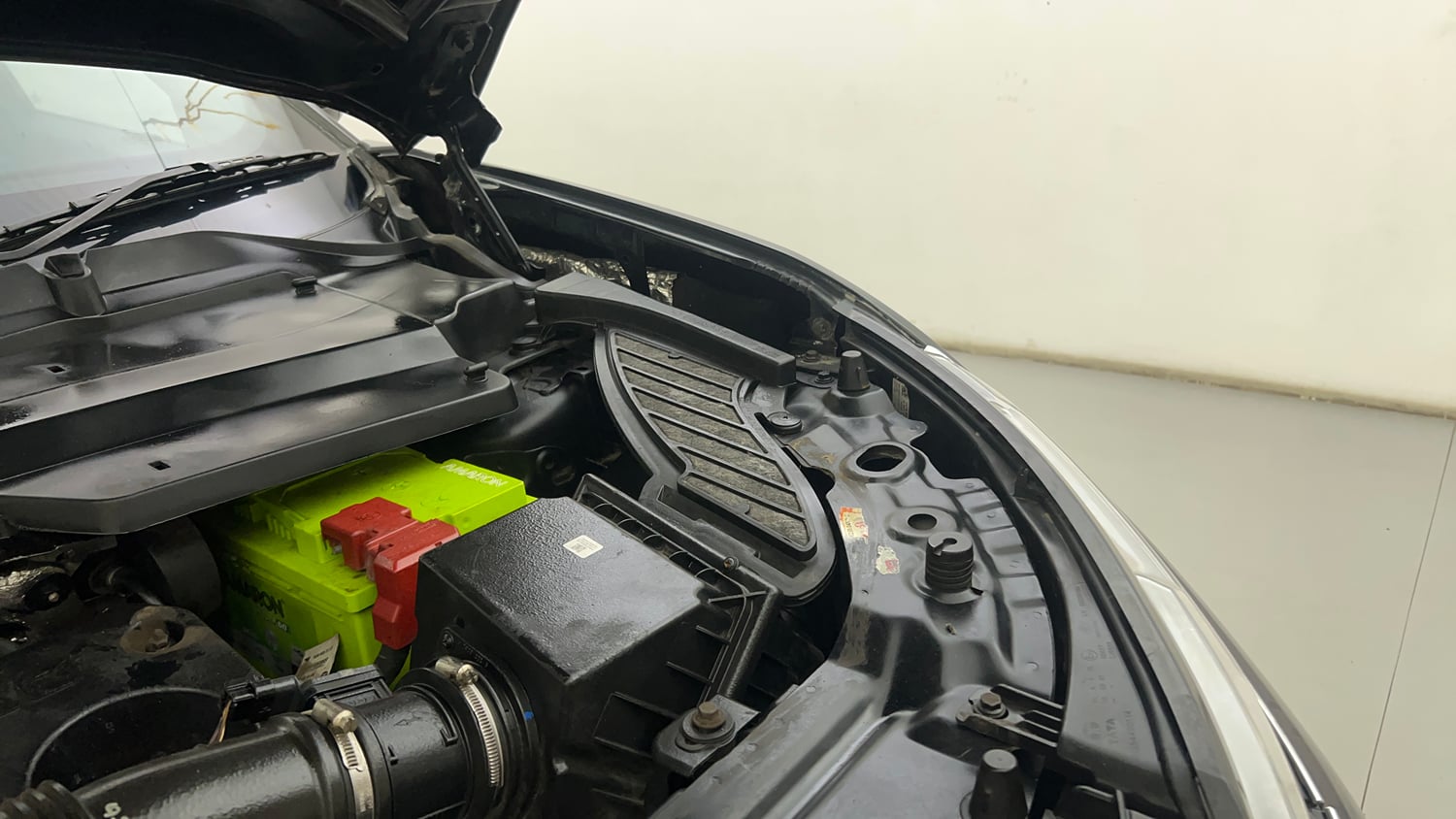 Used 2022 Tata Harrier XZA Plus Dark Edition Diesel Automatic engine ENGINE LEFT SIDE HINGE & APRON VIEW