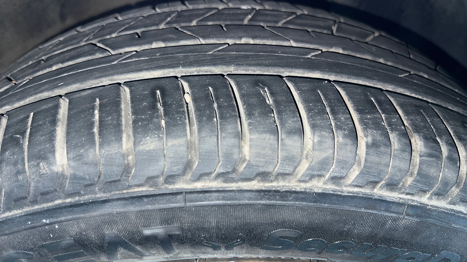 Used 2024 Hyundai New i20 Sportz 1.2 MT Petrol Manual tyres RIGHT FRONT TYRE TREAD VIEW