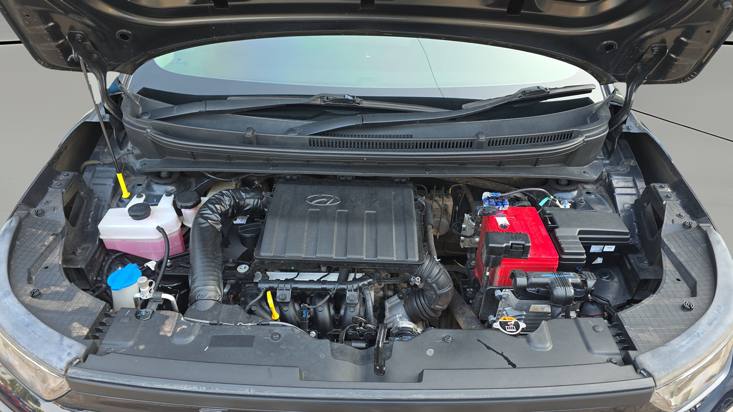 Used 2023 Hyundai Exter SX (O) Connect 1.2 AMT Petrol Automatic engine ENGINE & BONNET OPEN FRONT VIEW
