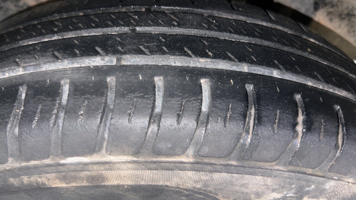 Used 2019 Maruti Suzuki Swift VXi AMT Petrol Automatic tyres LEFT REAR TYRE TREAD VIEW