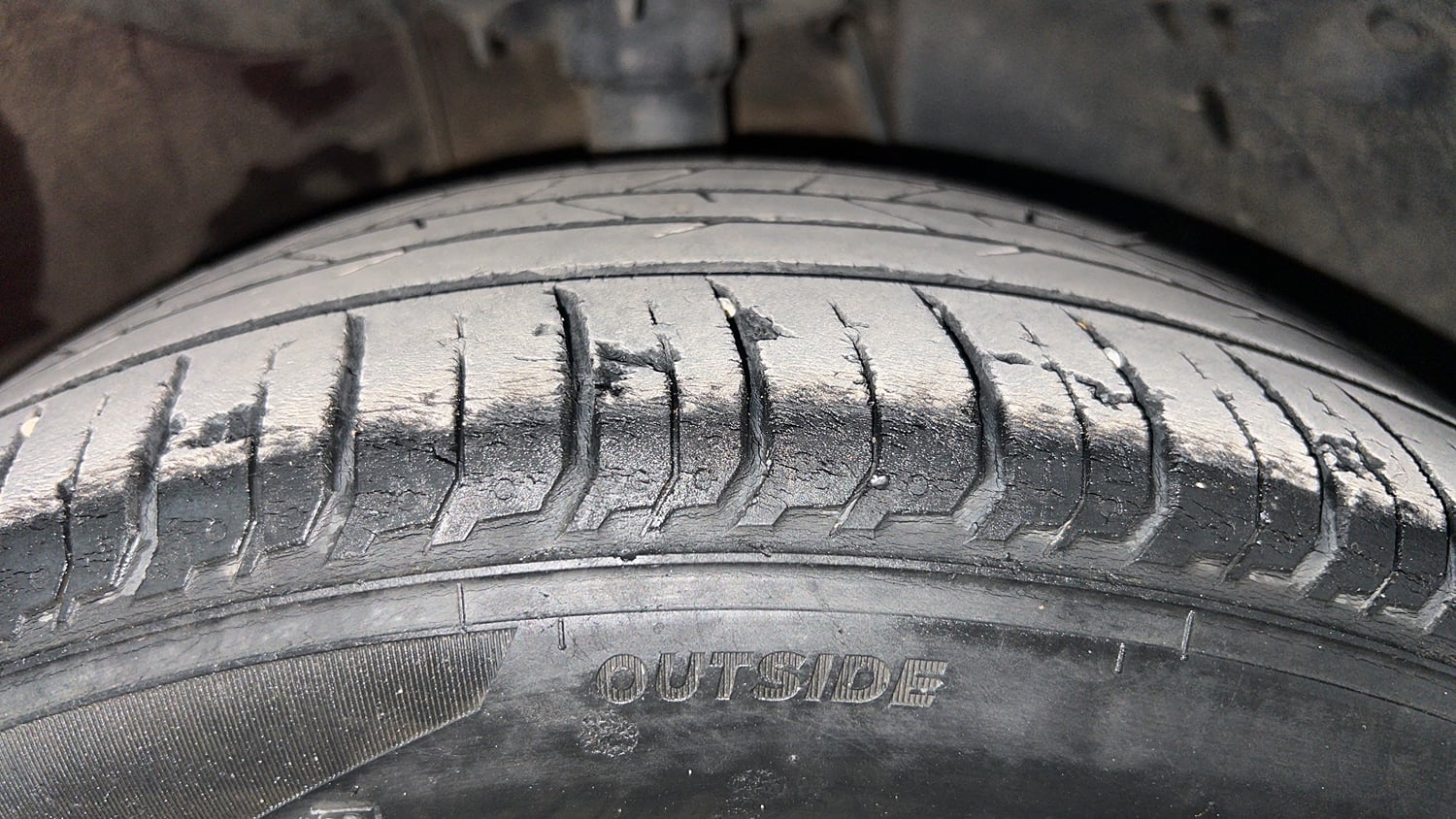 Used 2021 Hyundai New i20 Asta (O) 1.2 MT Petrol Manual tyres RIGHT FRONT TYRE TREAD VIEW