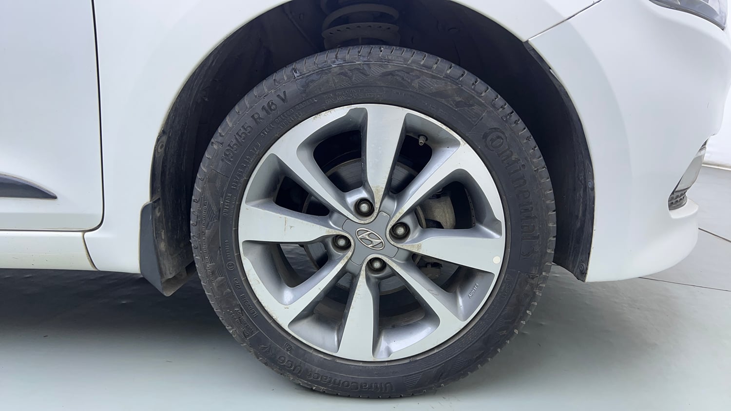 Used 2017 Hyundai Elite i20 Asta 1.2 (O) Petrol Manual tyres RIGHT FRONT TYRE RIM VIEW