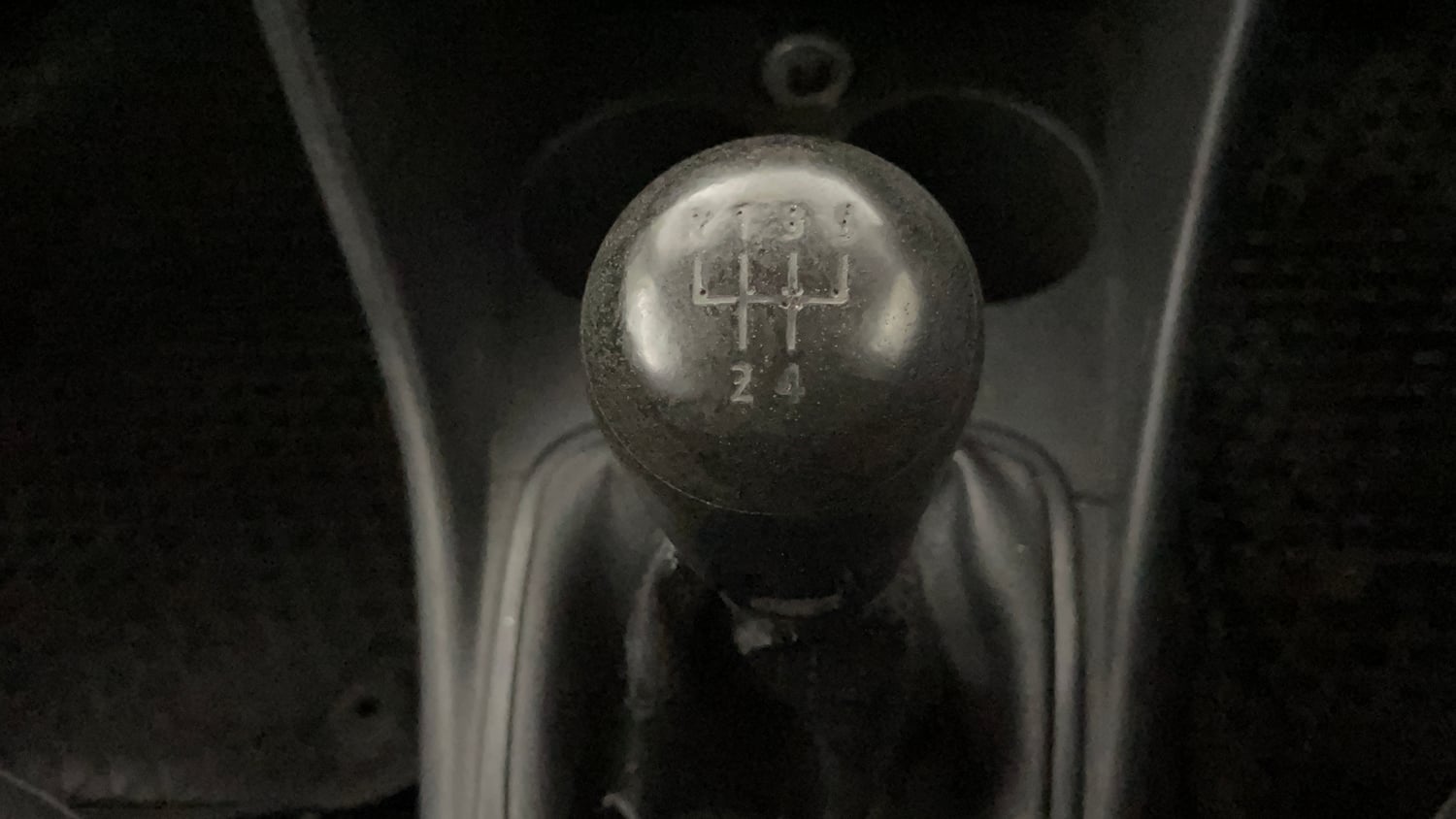Used 2016 Volkswagen Polo Comfortline 1.2L (P) Petrol Manual interior GEAR  KNOB VIEW