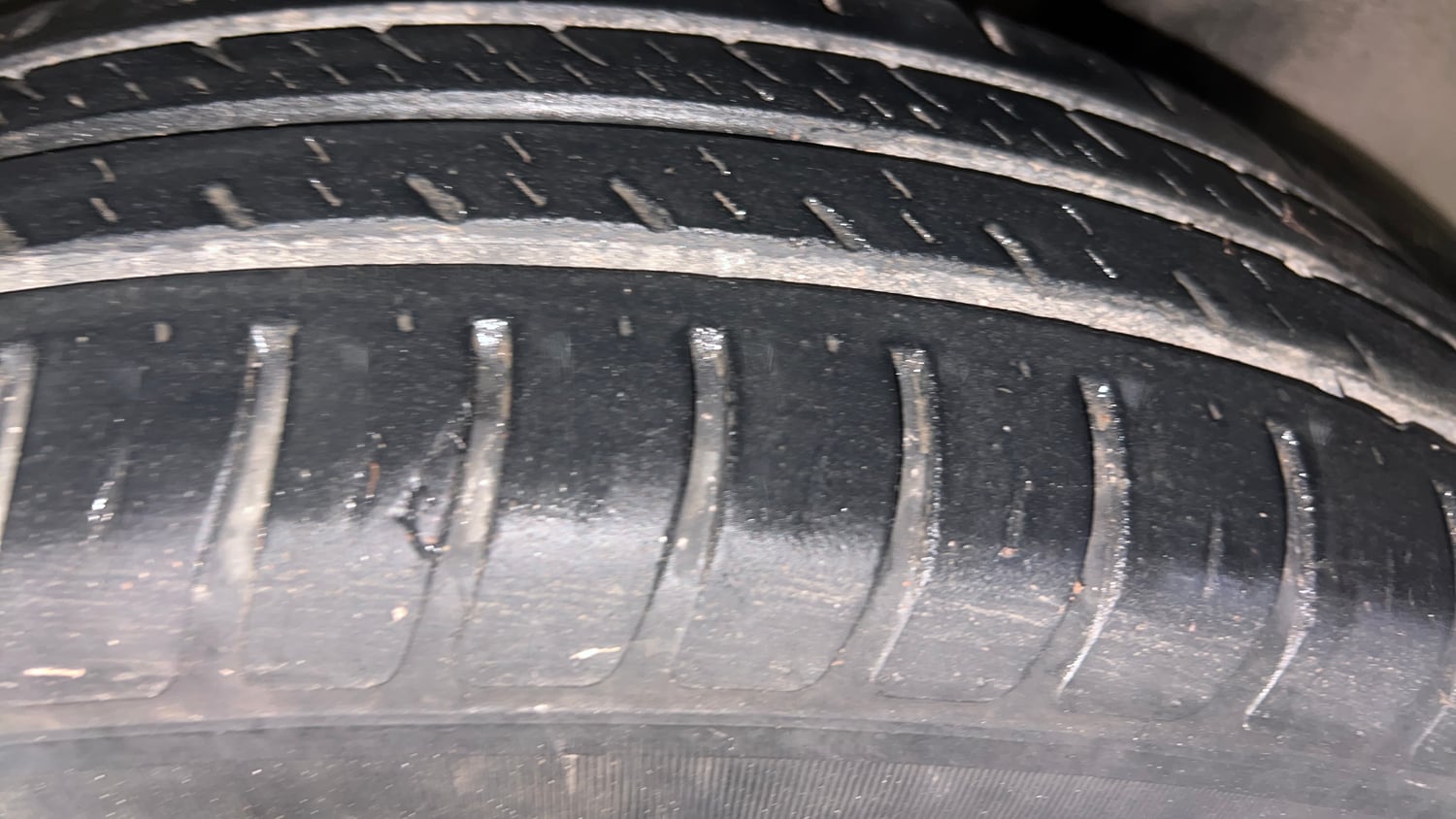 Used 2019 Maruti Suzuki Swift VXi AMT Petrol Automatic tyres LEFT REAR TYRE TREAD VIEW