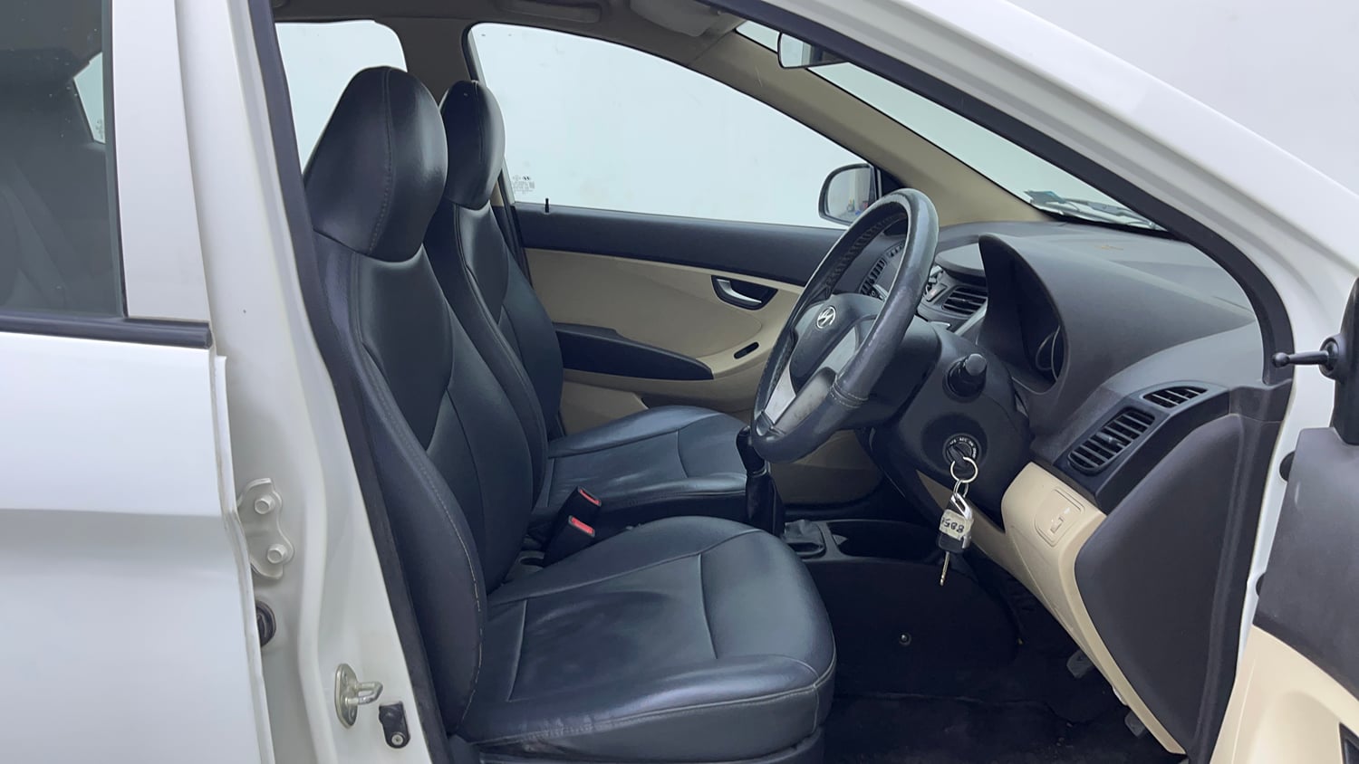 Used 2013 Hyundai Eon Sportz Petrol Manual interior RIGHT SIDE FRONT DOOR CABIN VIEW