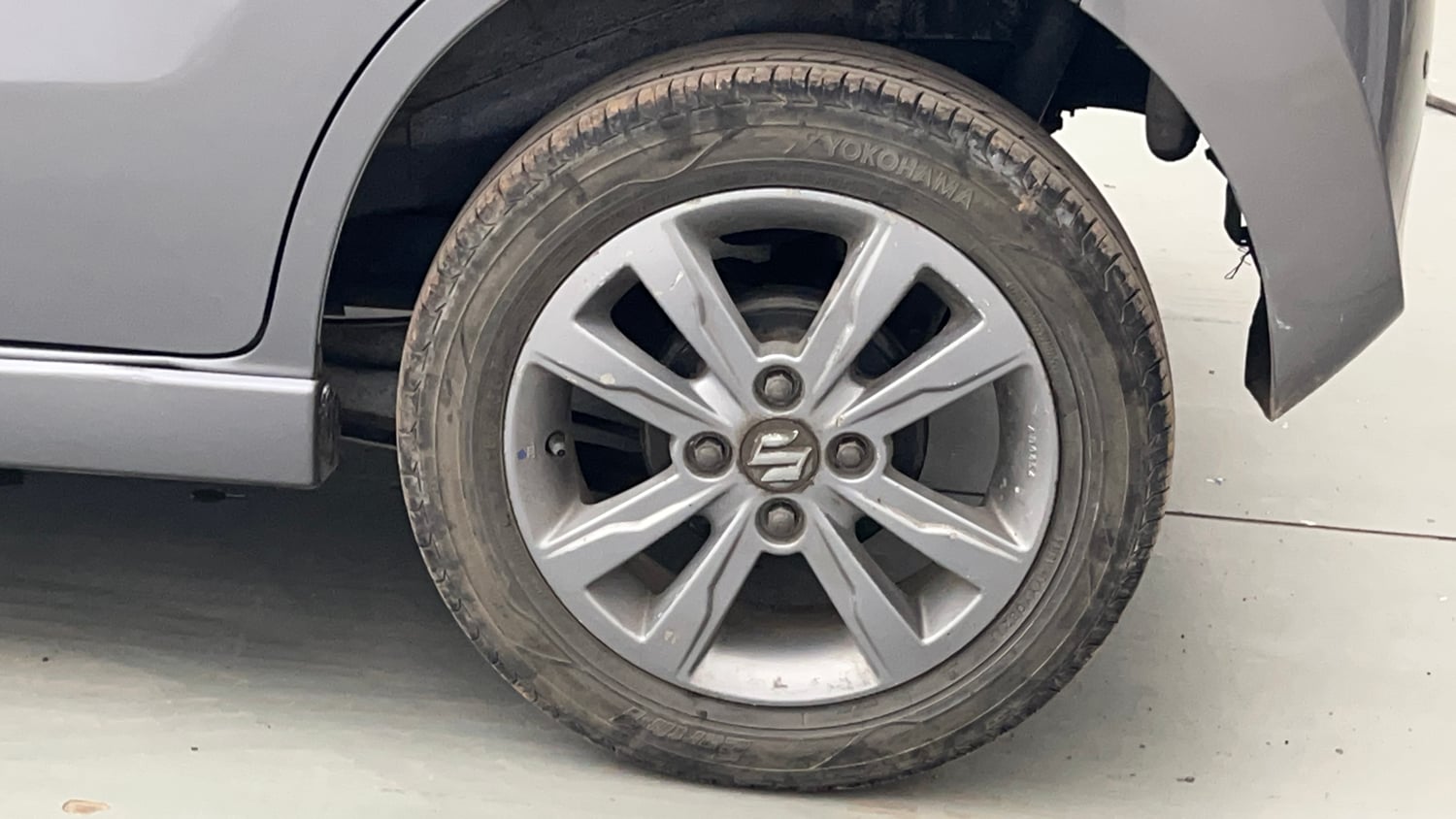 Used 2013 Maruti Suzuki Wagon R Stingray VXi Petrol Manual tyres LEFT REAR TYRE RIM VIEW