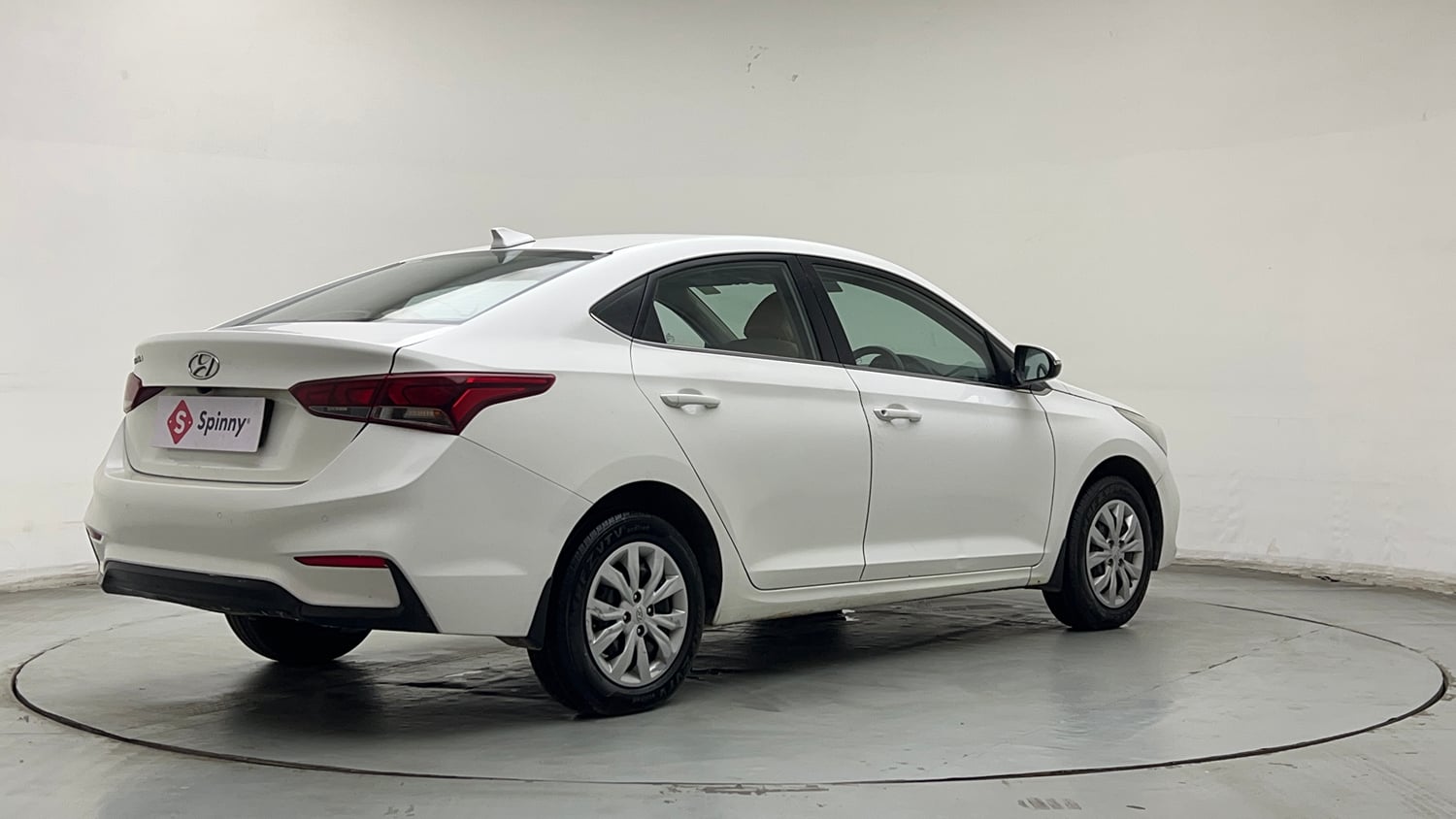 Used 2019 Hyundai Verna EX 1.4 VTVT Petrol Manual exterior RIGHT REAR CORNER VIEW