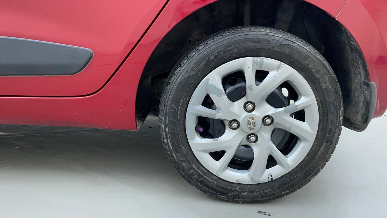 Used 2019 Hyundai Grand i10 Magna 1.2 Kappa VTVT Petrol Manual tyres LEFT REAR TYRE RIM VIEW