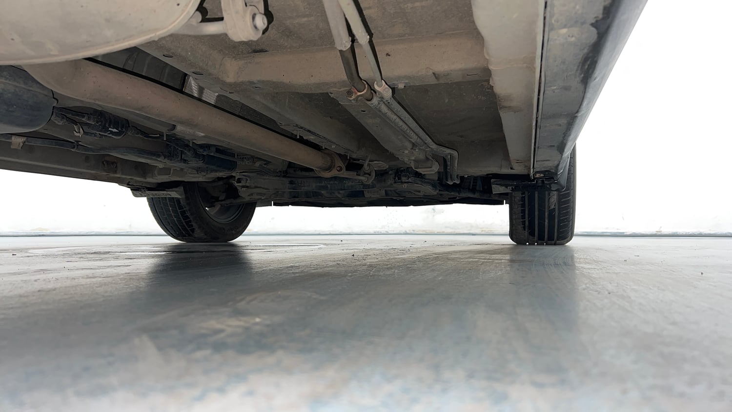 Used 2022 Mahindra XUV700 AX 7 Petrol MT 7 STR Petrol Manual extra REAR RIGHT UNDERBODY VIEW