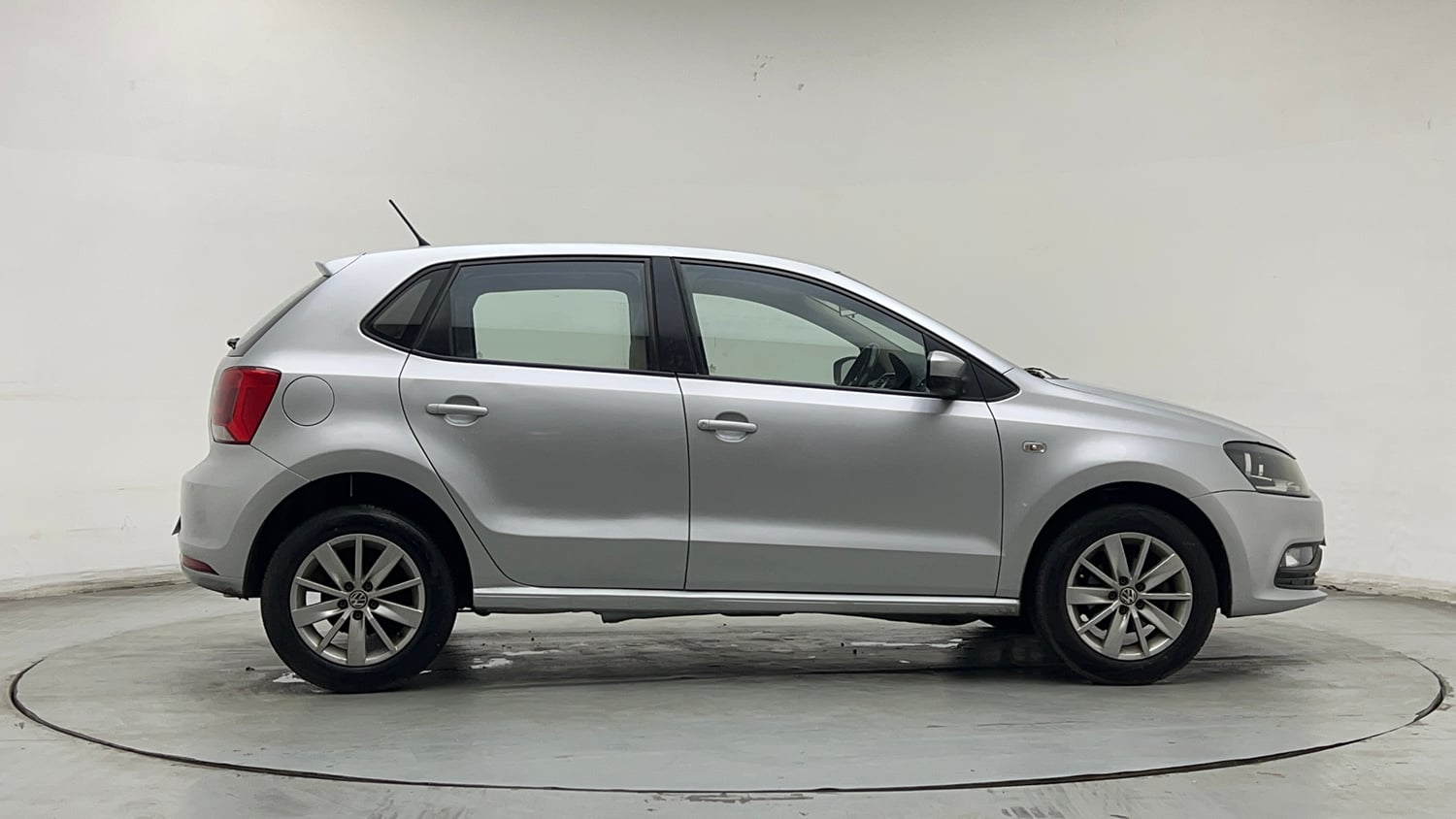 Used 2014 Volkswagen Polo Highline1.2L (P) Petrol Manual exterior RIGHT SIDE VIEW