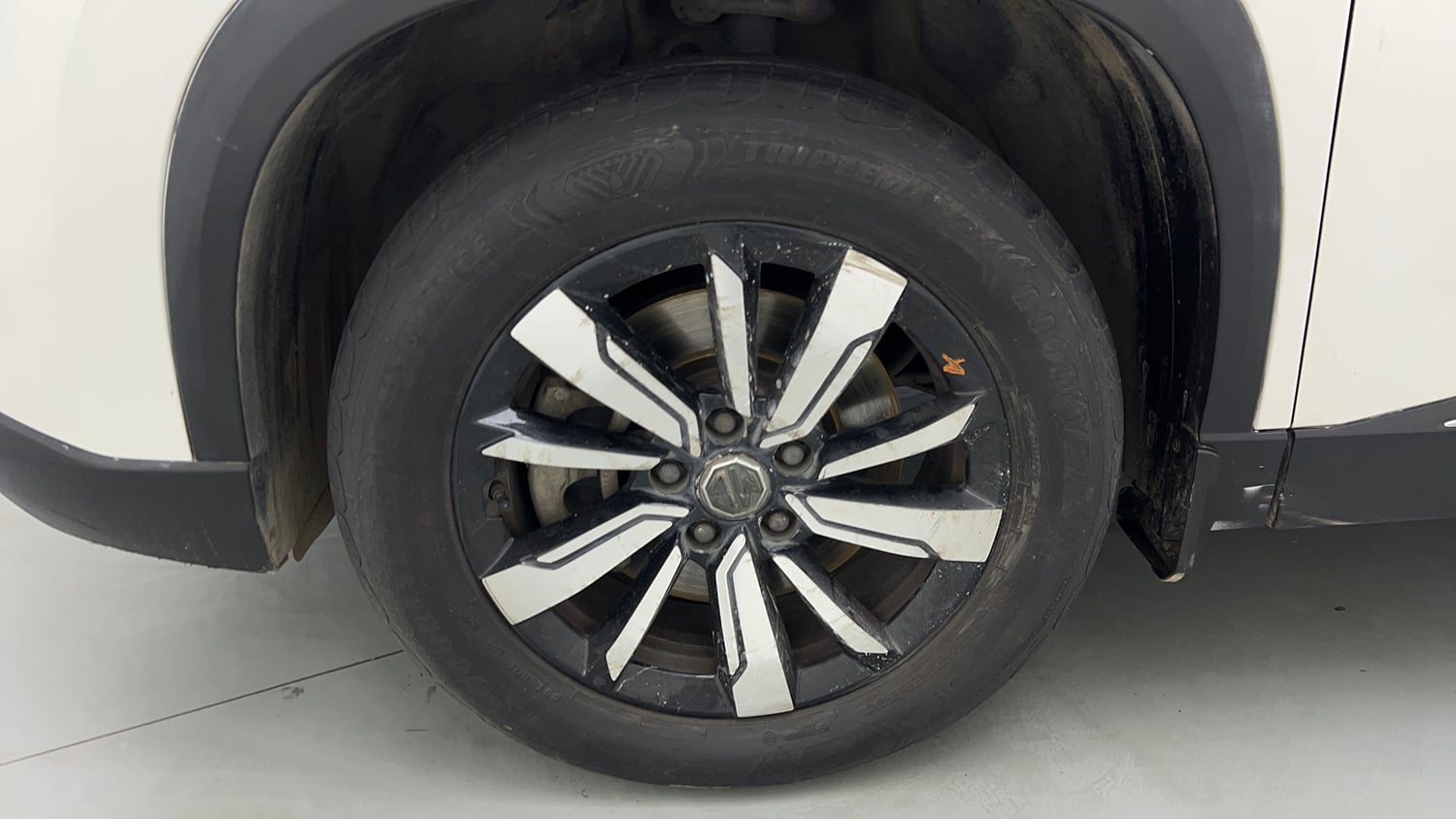 Used 2019 MG Motors Hector Sharp 1.5 DCT Petrol Petrol Automatic tyres LEFT FRONT TYRE RIM VIEW