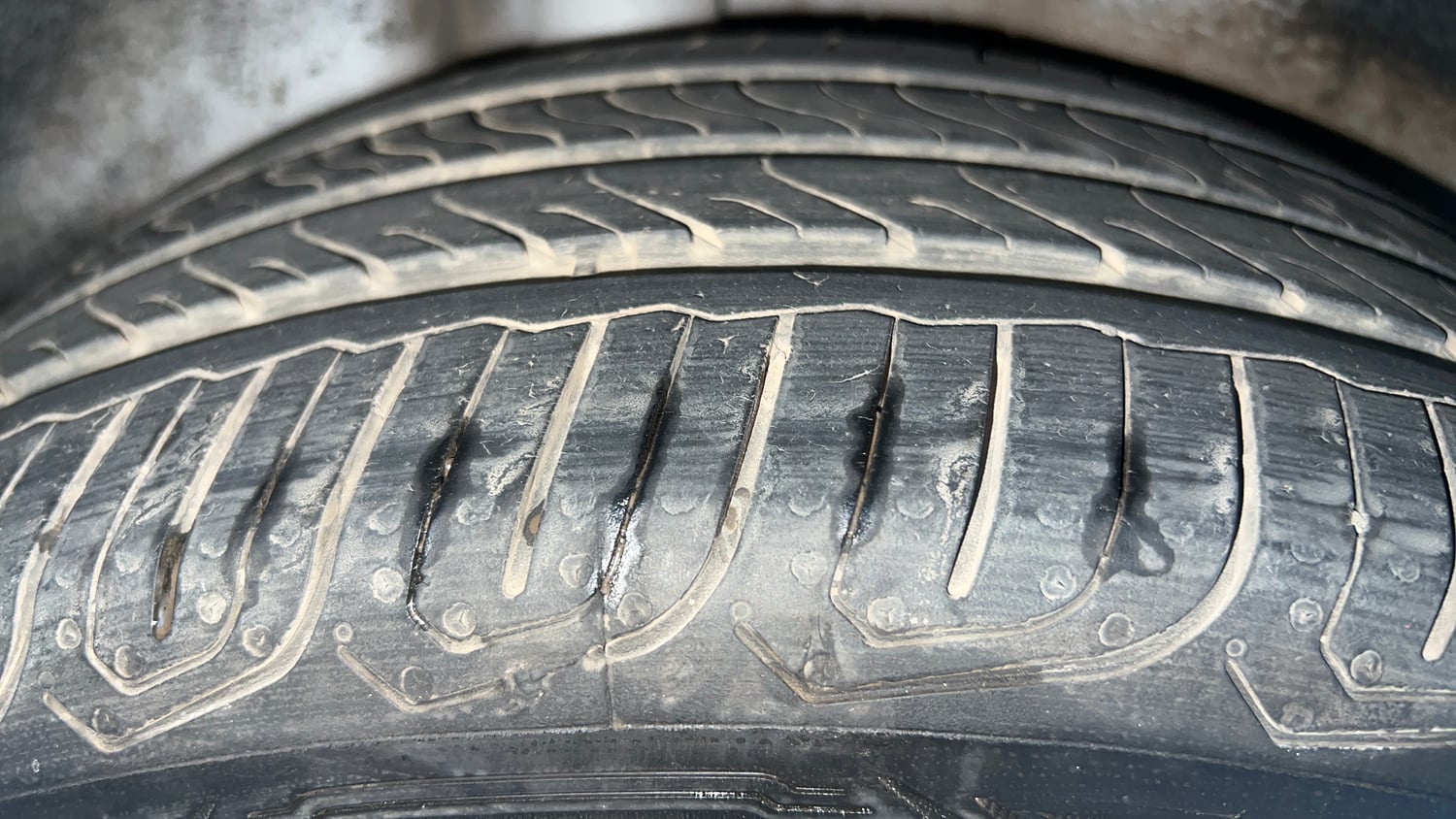 Used 2014 Skoda Rapid 1.6 MPI Elegance Petrol Manual tyres RIGHT REAR TYRE TREAD VIEW