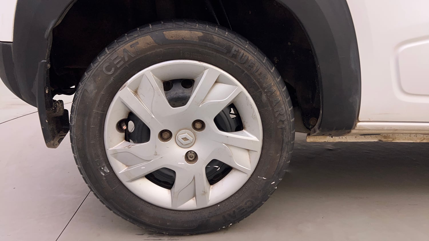 Used 2022 Renault Kwid RXL (O) 0.8 Petrol Manual tyres RIGHT REAR TYRE RIM VIEW