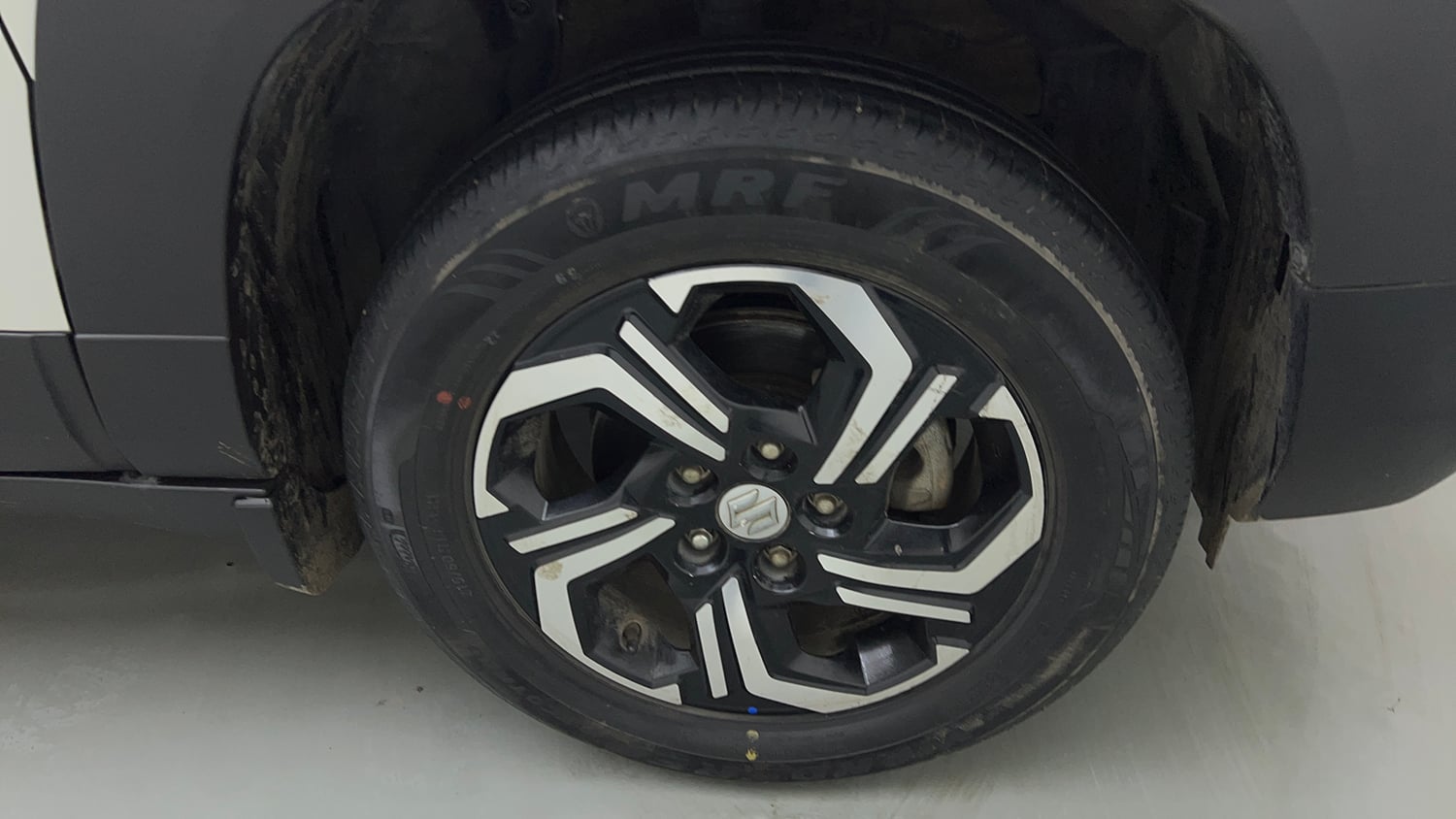 Used 2022 Maruti Suzuki Brezza ZXi Petrol Manual tyres RIGHT FRONT TYRE RIM VIEW