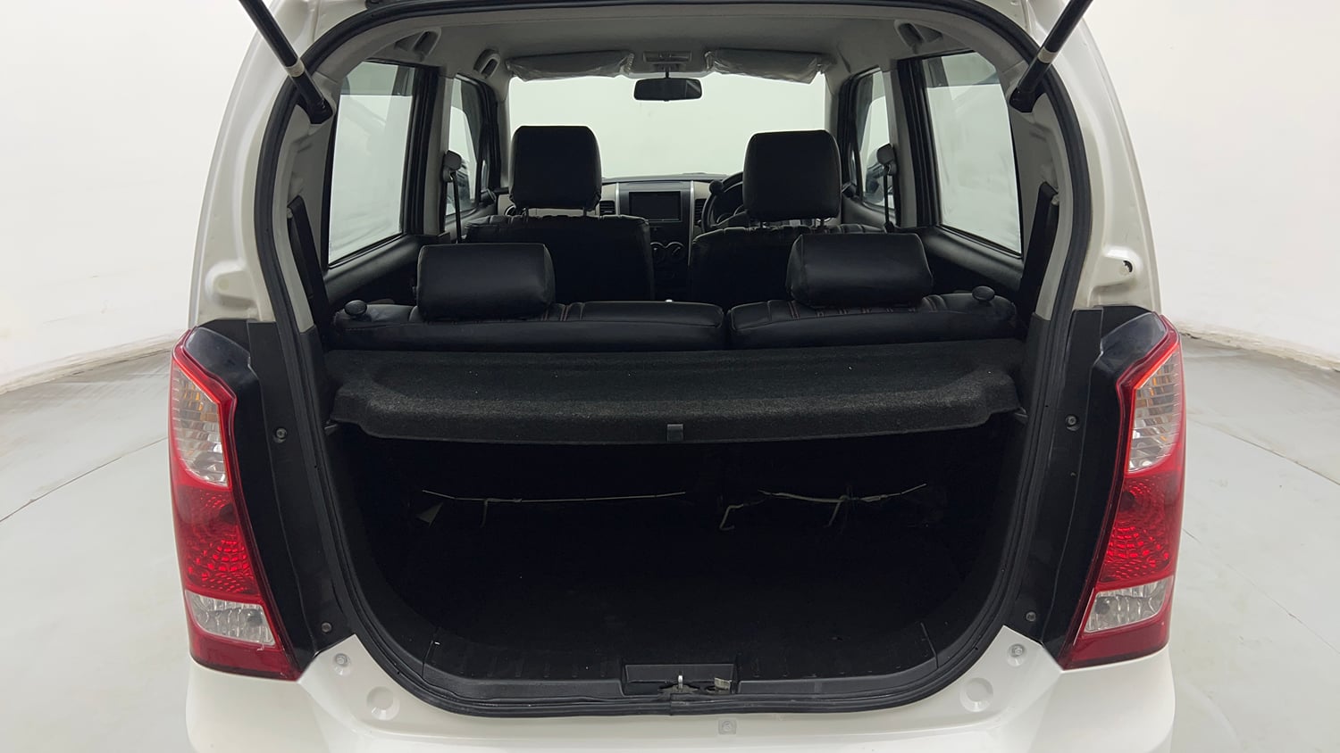 Used 2016 Maruti Suzuki Wagon R 1.0 VXI AMT Petrol Automatic interior DICKY INSIDE VIEW