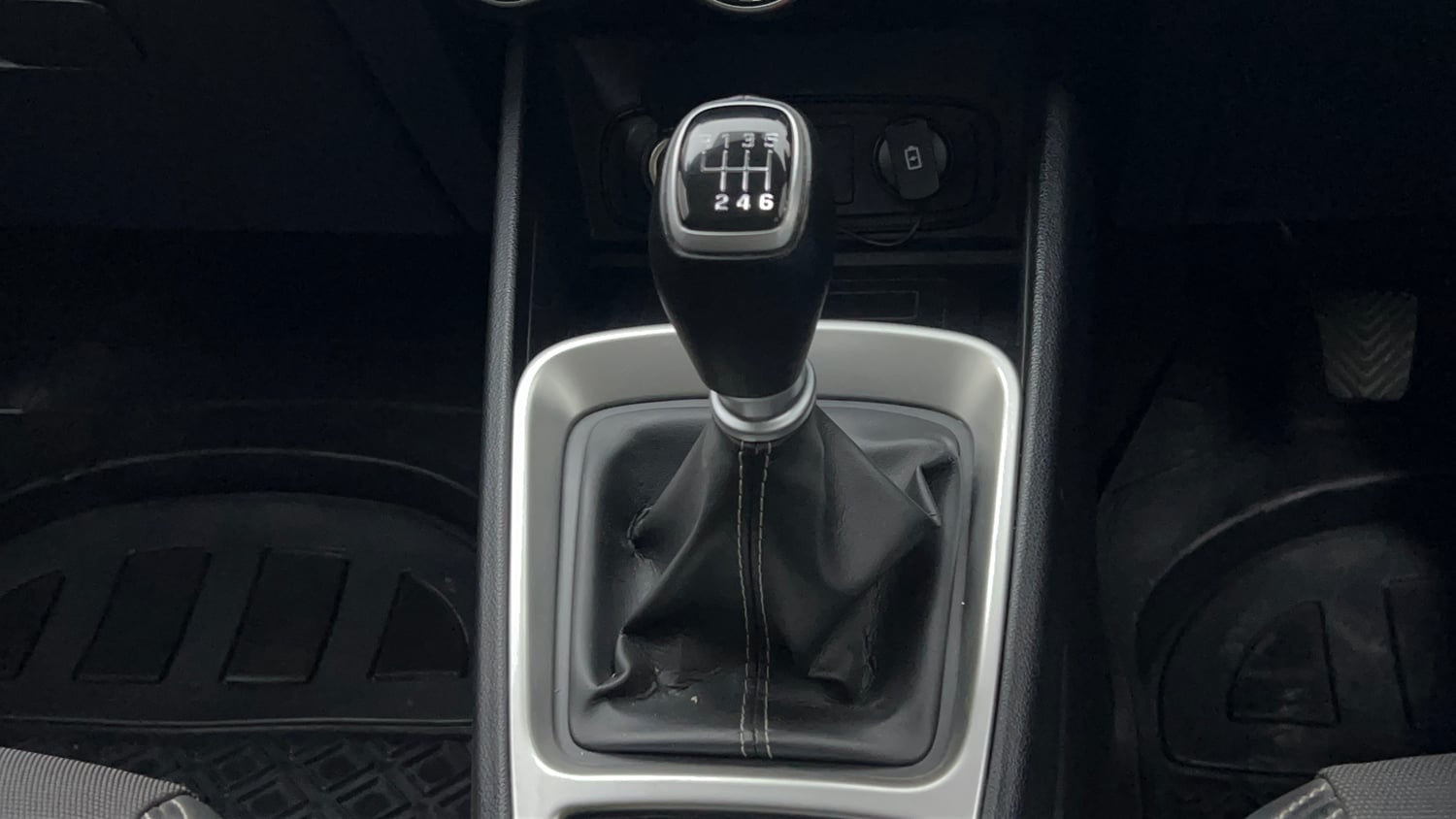 Used 2021 Hyundai Venue SX (O) 1.0 Turbo Petrol Manual interior GEAR  KNOB VIEW