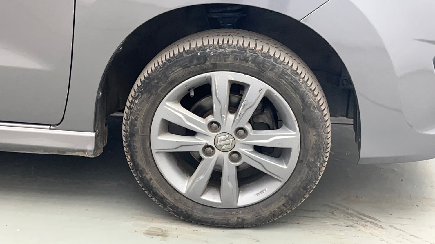 Used 2013 Maruti Suzuki Wagon R Stingray VXi Petrol Manual tyres RIGHT FRONT TYRE RIM VIEW
