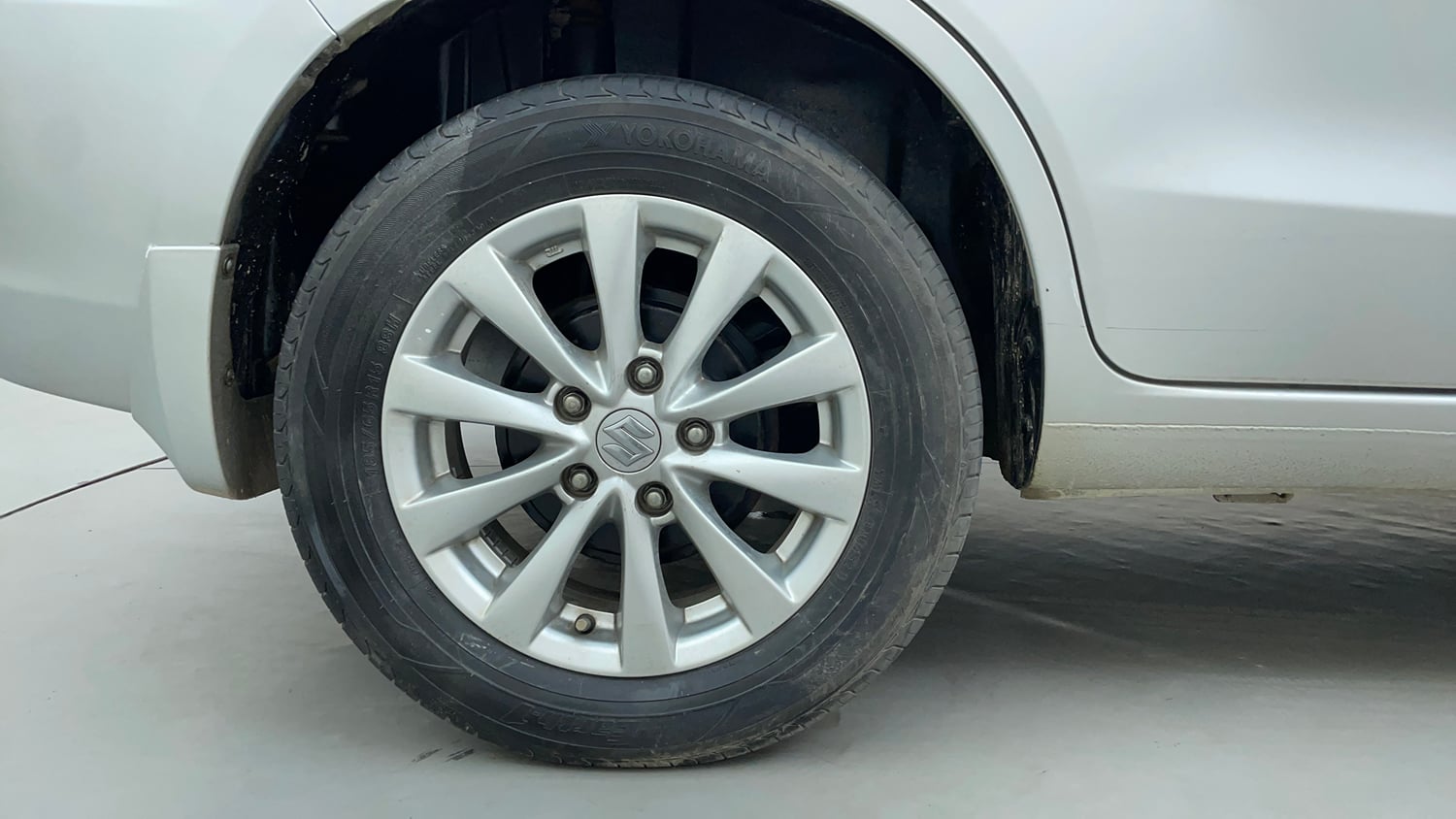 Used 2014 Maruti Suzuki Ertiga ZXi Petrol Manual tyres RIGHT REAR TYRE RIM VIEW