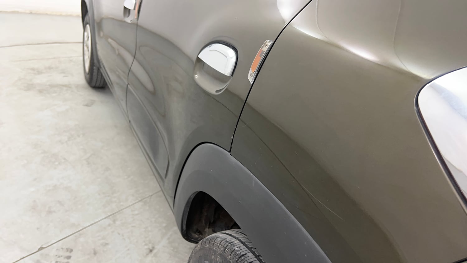 Used 2016 Renault Kwid RXT Petrol Manual dents MINOR SCRATCH