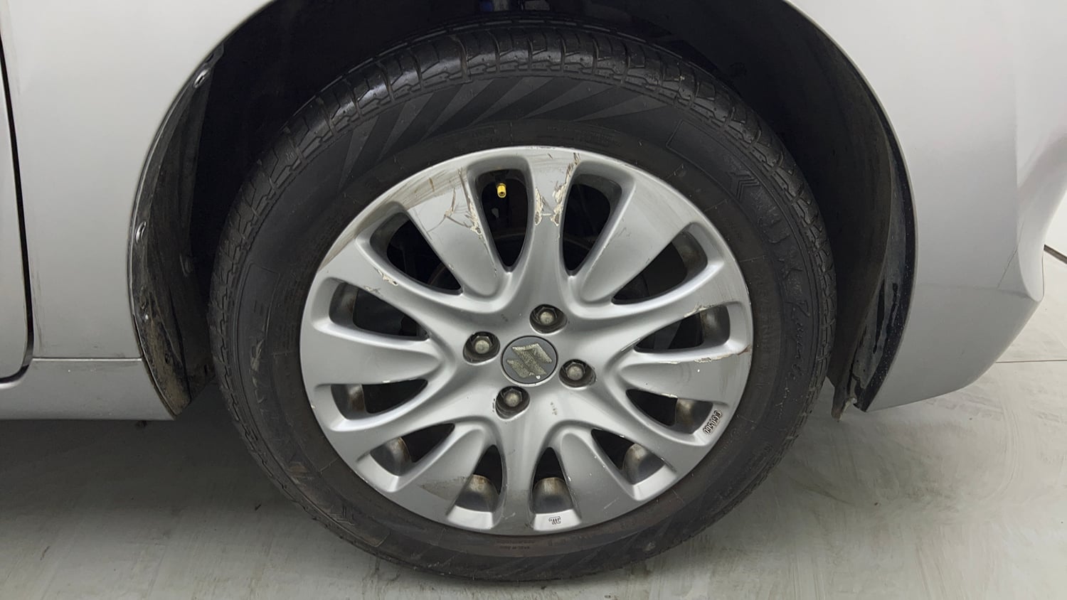Used 2016 Maruti Suzuki Baleno Zeta 1.2 AT Petrol Automatic tyres RIGHT FRONT TYRE RIM VIEW
