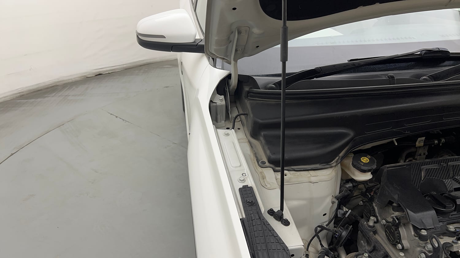 Used 2023 Hyundai Creta SX 1.5 Petrol IVT Petrol Automatic engine ENGINE RIGHT SIDE HINGE & APRON VIEW