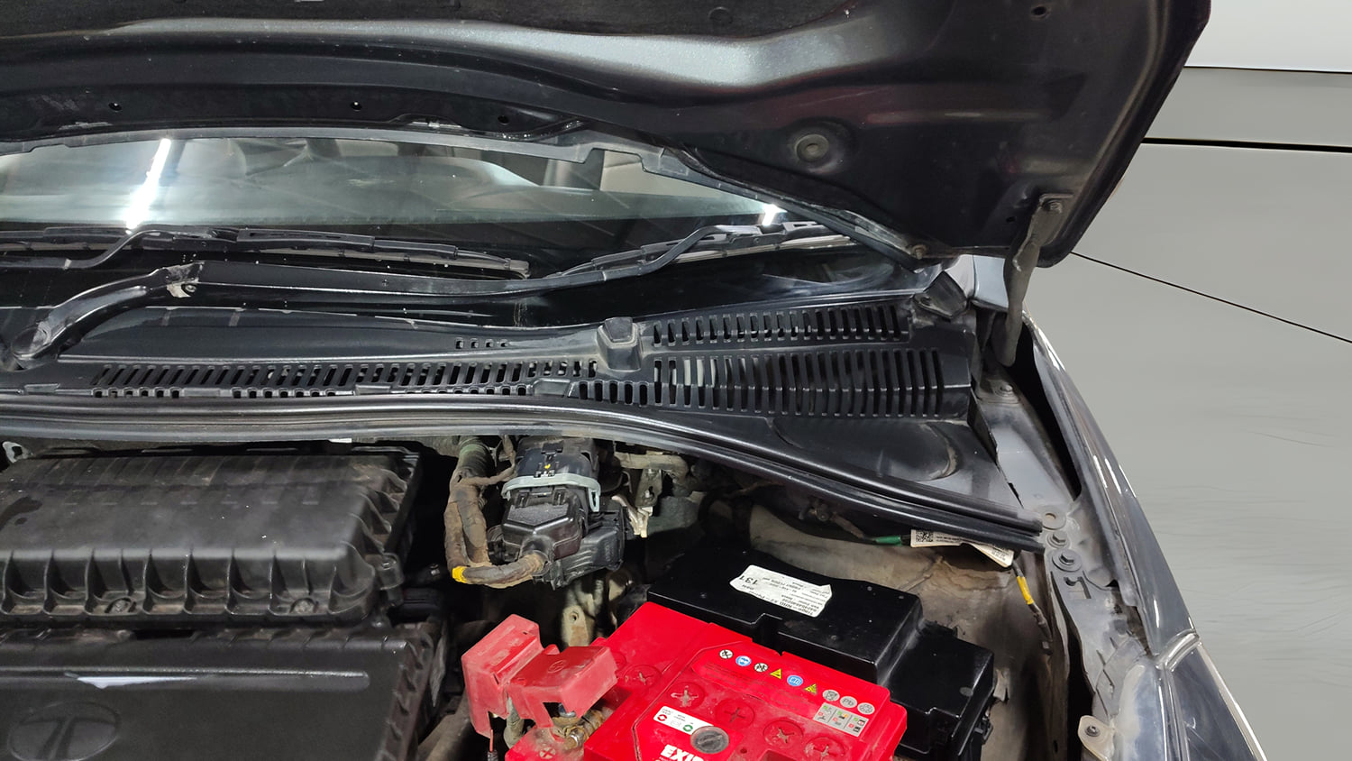 Used 2022 Tata Tiago NRG XZ MT Petrol Manual engine ENGINE LEFT SIDE HINGE & APRON VIEW