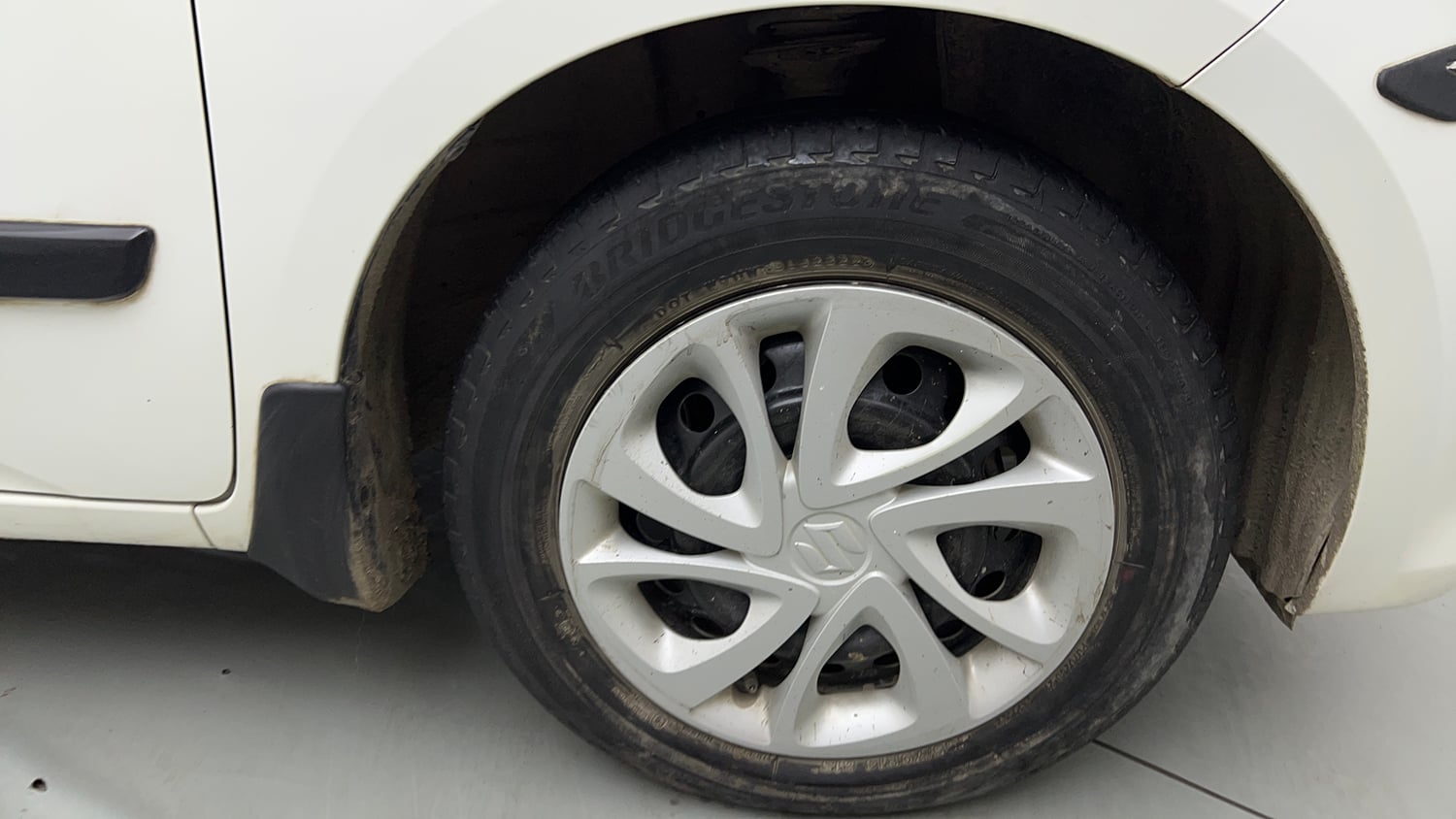 Used 2022 Maruti Suzuki Celerio VXi Petrol Manual tyres RIGHT FRONT TYRE RIM VIEW