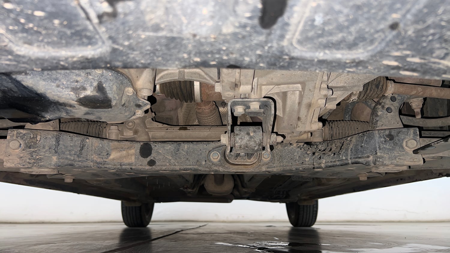 Used 2021 Hyundai New i20 Asta (O) 1.2 MT Petrol Manual extra FRONT LEFT UNDERBODY VIEW