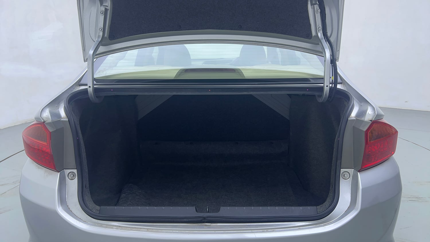 Used 2017 Honda City VX CVT Petrol Petrol Automatic interior DICKY INSIDE VIEW