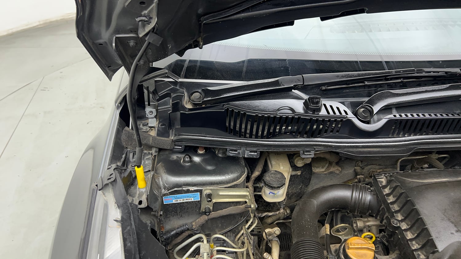 Used 2022 Tata Nexon XZA Plus (S) Petrol Automatic engine ENGINE RIGHT SIDE HINGE & APRON VIEW