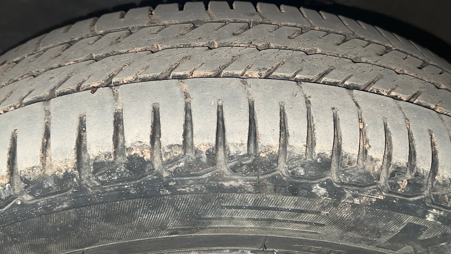 Used 2013 Maruti Suzuki Wagon R Stingray VXi Petrol Manual tyres LEFT FRONT TYRE TREAD VIEW