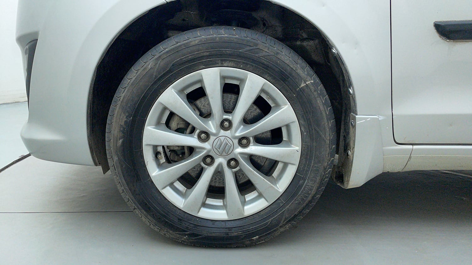 Used 2014 Maruti Suzuki Ertiga ZXi Petrol Manual tyres LEFT FRONT TYRE RIM VIEW