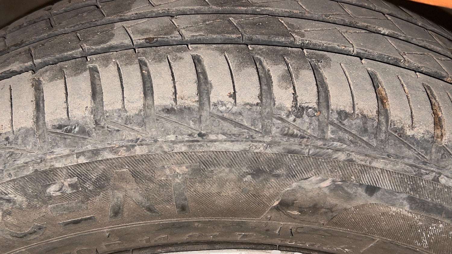 Used 2015 Hyundai Grand i10 Sportz 1.2 Kappa VTVT Petrol Manual tyres LEFT FRONT TYRE TREAD VIEW