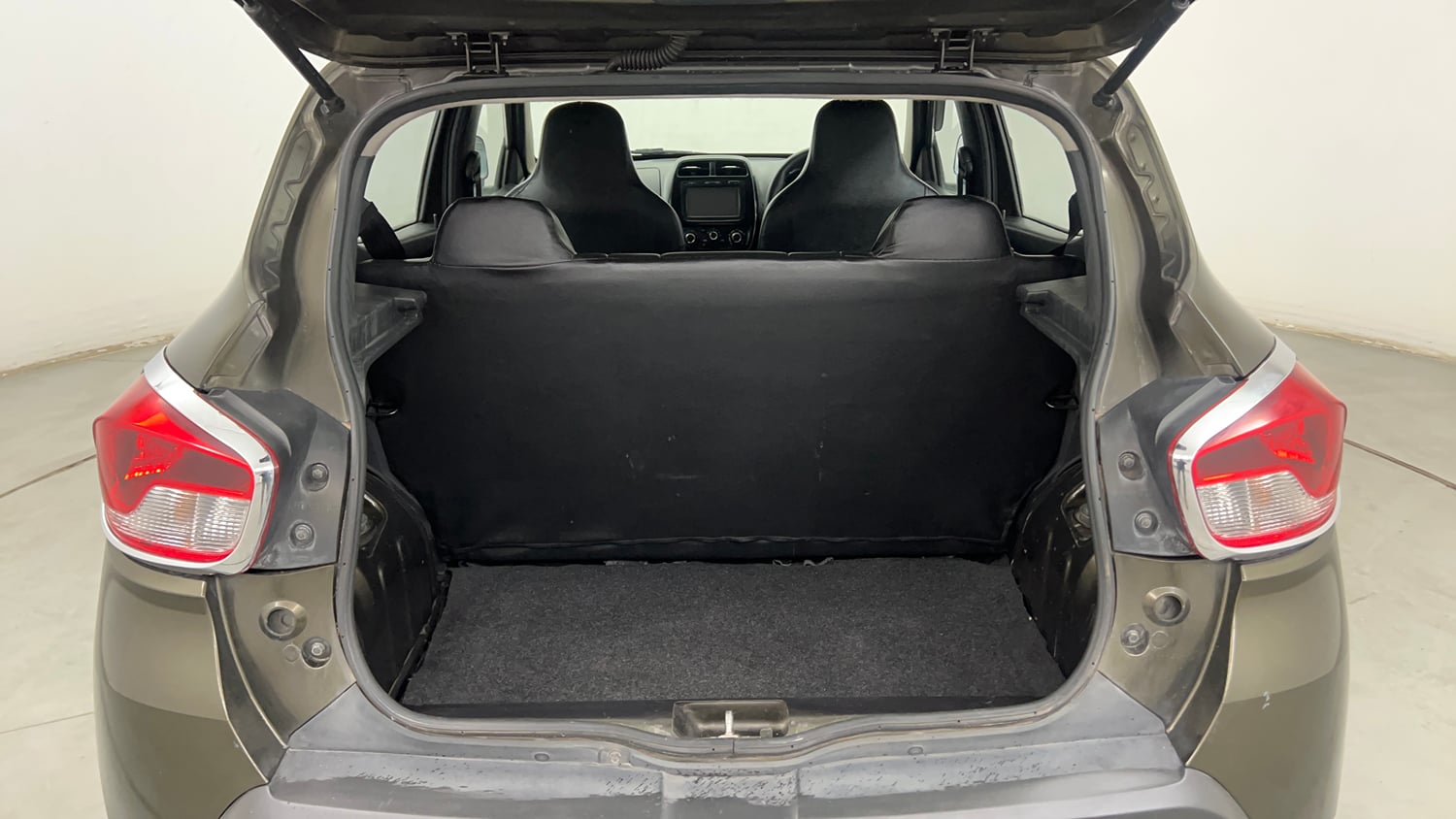 Used 2016 Renault Kwid RXT Petrol Manual interior DICKY INSIDE VIEW