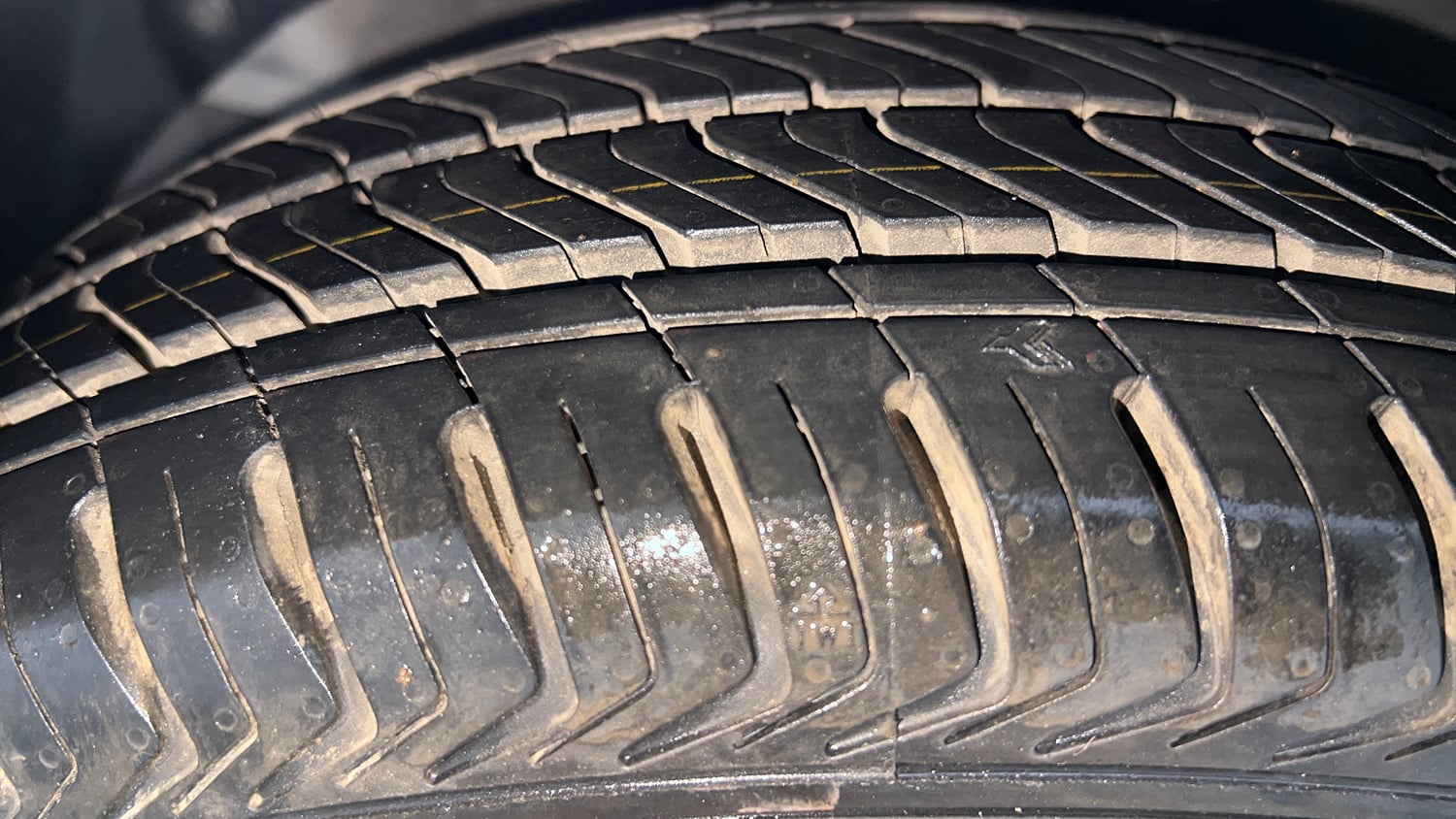 Used 2014 Hyundai Grand i10 Sportz AT 1.2 Kappa VTVT Petrol Automatic tyres LEFT FRONT TYRE TREAD VIEW