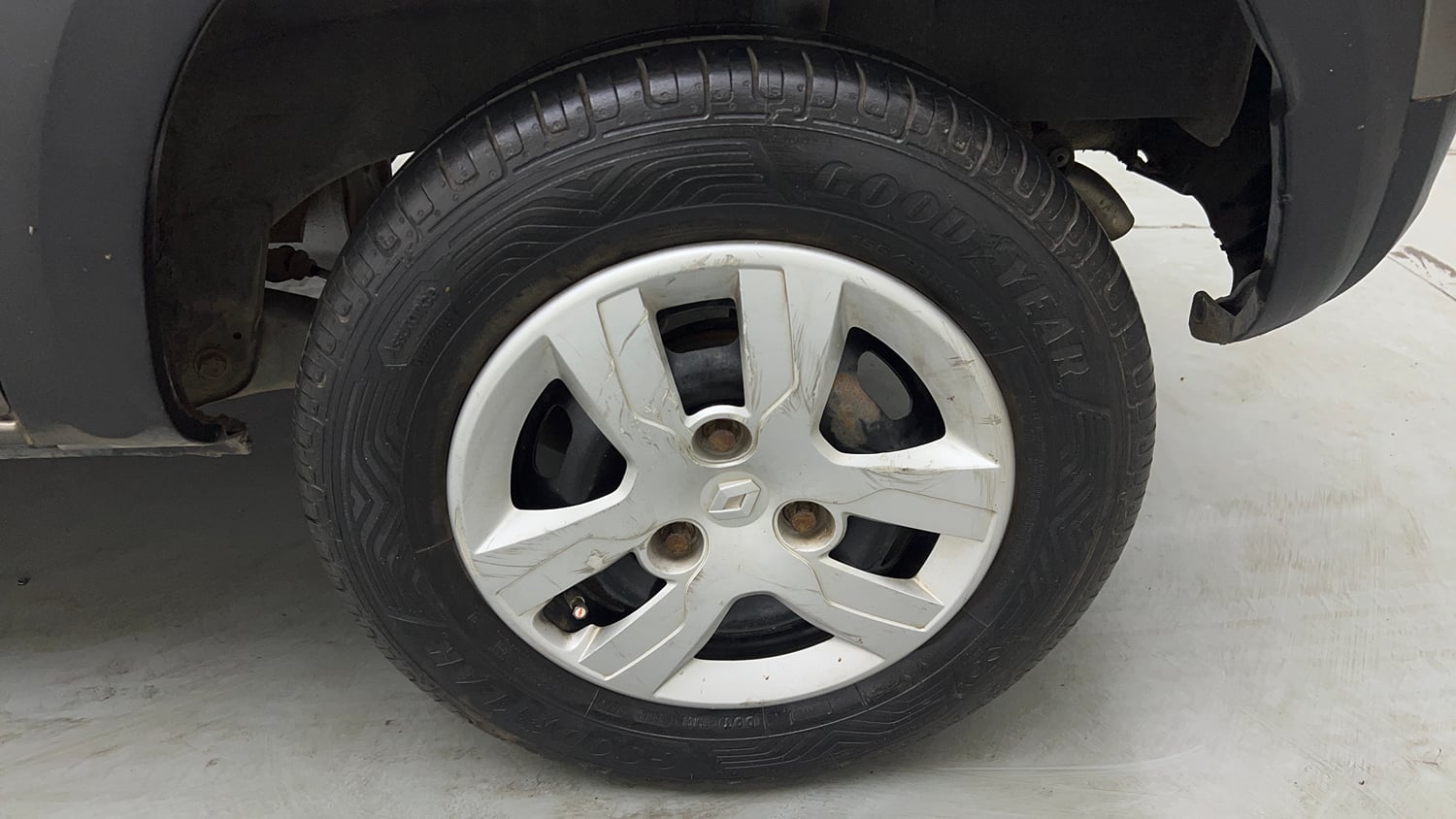 Used 2017 Renault Kwid 1.0 RXL AMT Petrol Automatic tyres LEFT REAR TYRE RIM VIEW