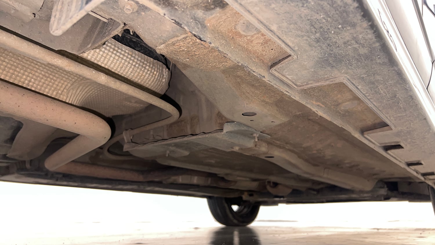 Used 2023 Hyundai i20 Sportz 1.2 IVT Petrol Automatic extra REAR RIGHT UNDERBODY VIEW