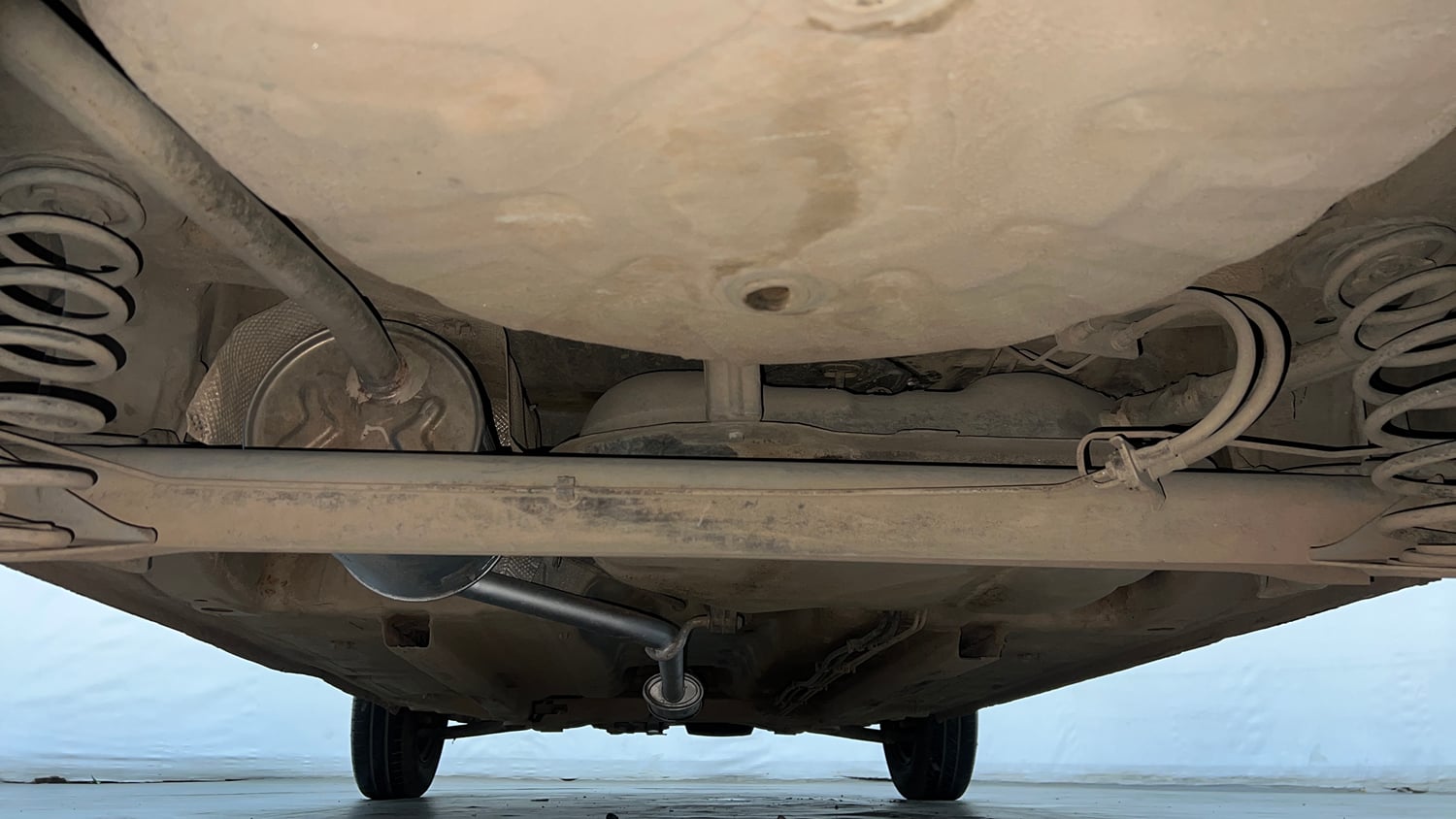 Used 2017 Renault Kwid 1.0 RXL AMT Petrol Automatic extra REAR UNDERBODY VIEW (TAKEN FROM REAR)