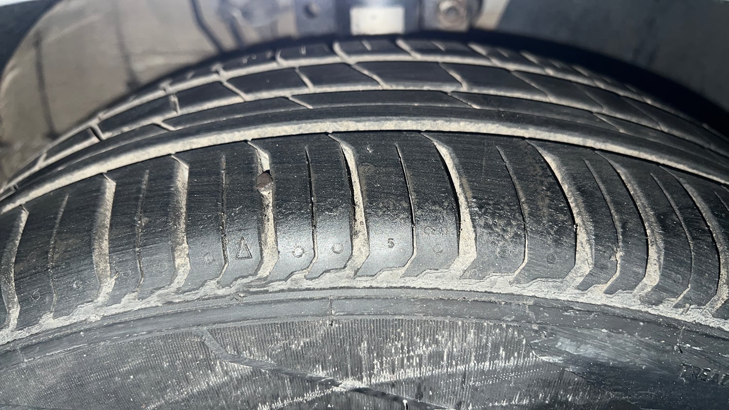 Used 2014 Volkswagen Polo Highline1.2L (P) Petrol Manual tyres RIGHT FRONT TYRE TREAD VIEW