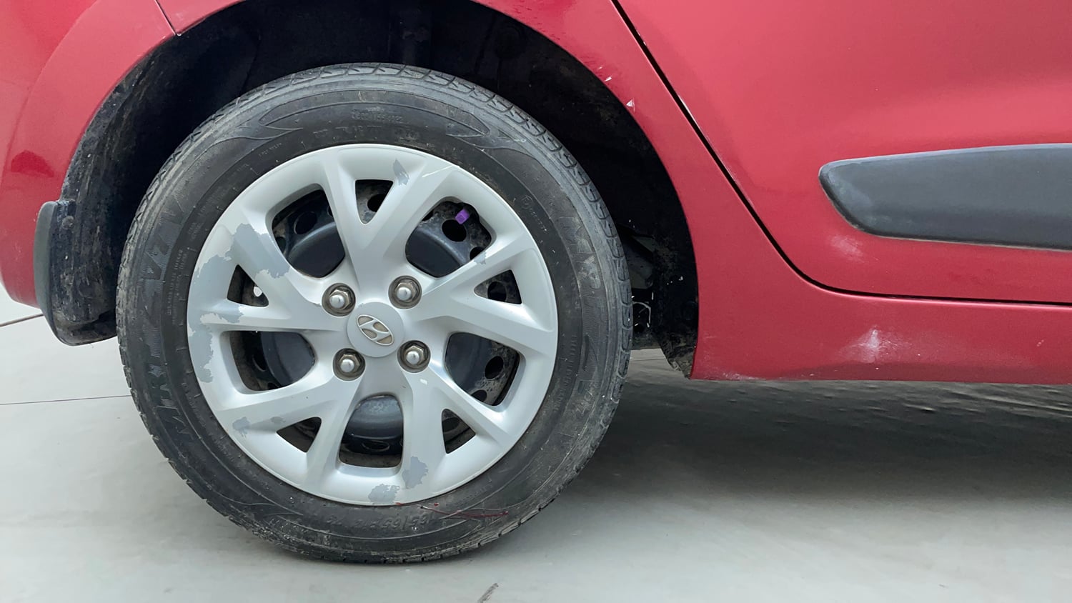 Used 2019 Hyundai Grand i10 Magna 1.2 Kappa VTVT Petrol Manual tyres RIGHT REAR TYRE RIM VIEW