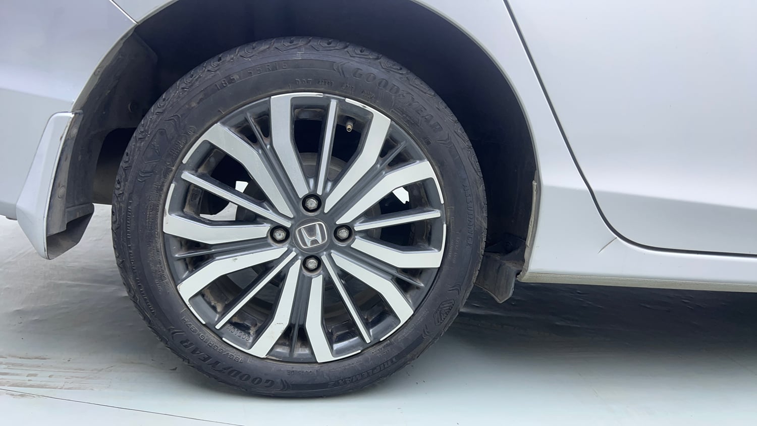 Used 2017 Honda City VX CVT Petrol Petrol Automatic tyres RIGHT REAR TYRE RIM VIEW