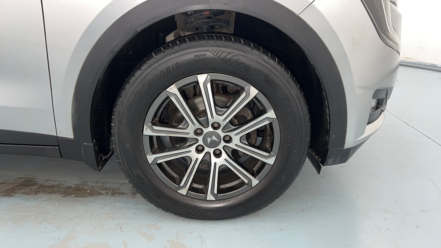 Used 2022 Mahindra XUV700 AX 7 Petrol MT 7 STR Petrol Manual tyres RIGHT FRONT TYRE RIM VIEW
