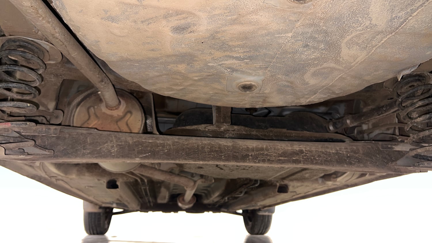 Used 2022 Renault Kwid RXL (O) 0.8 Petrol Manual extra REAR UNDERBODY VIEW (TAKEN FROM REAR)