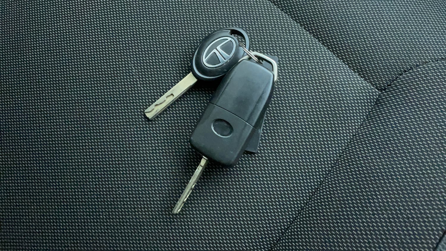 Used 2019 Tata Tigor Revotron XZA+ Petrol Automatic extra CAR KEY VIEW